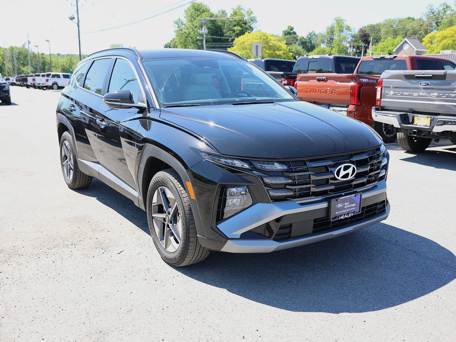 Photo view of 2025 Hyundai Tucson in Black
