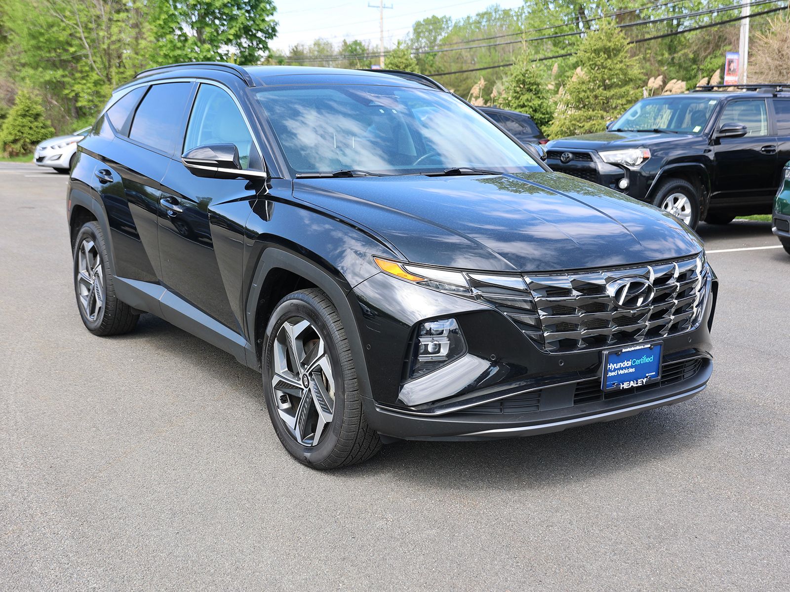 Photo view of 2022 Hyundai Tucson in Black