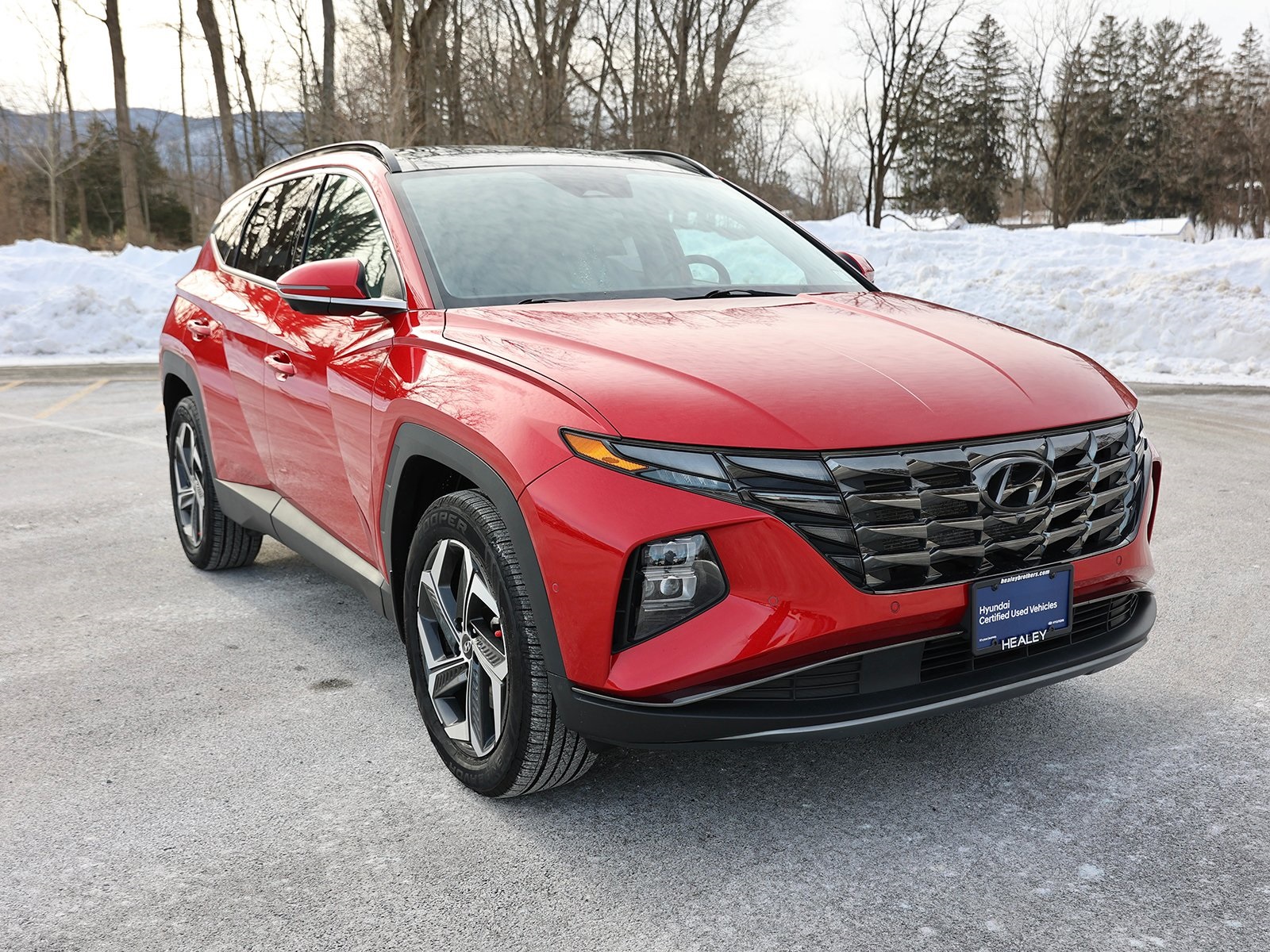 Photo view of 2022 Hyundai Tucson in Red