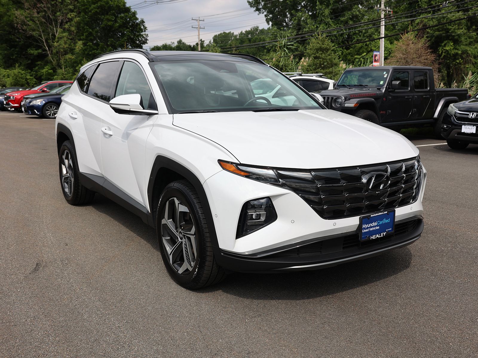 Photo view of 2023 Hyundai Tucson in White