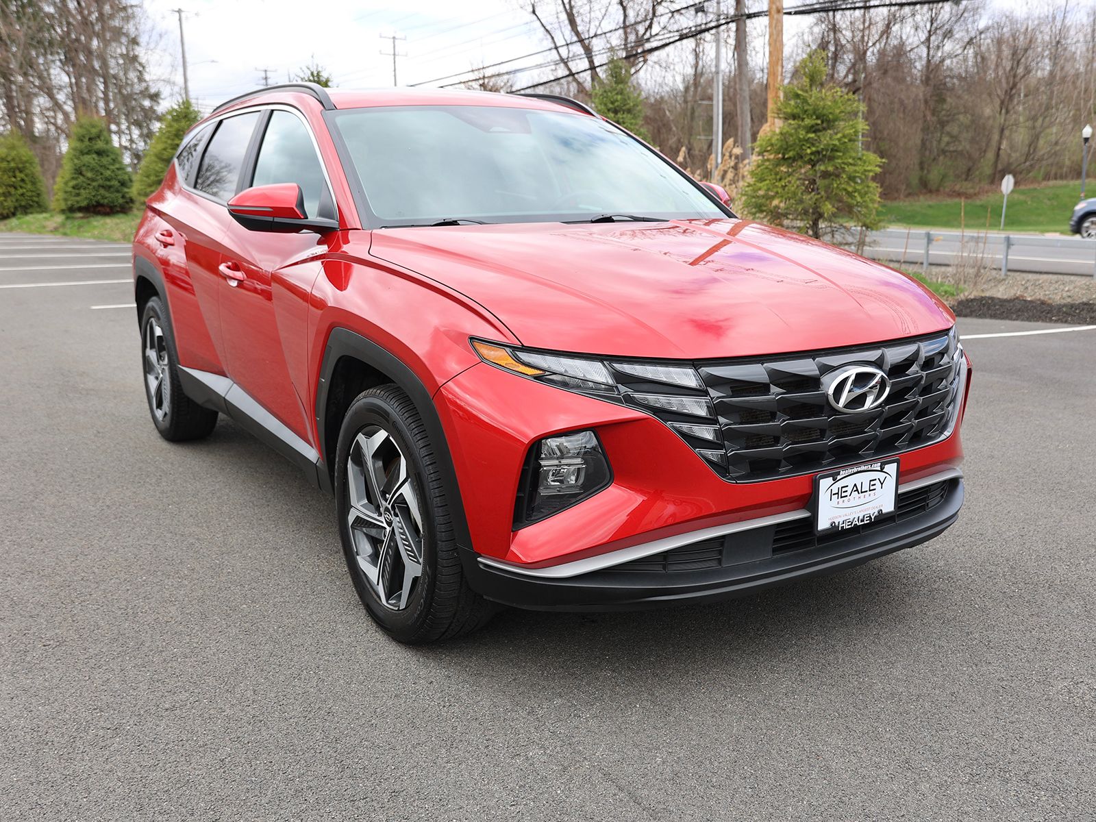 Photo view of 2022 Hyundai Tucson in Red