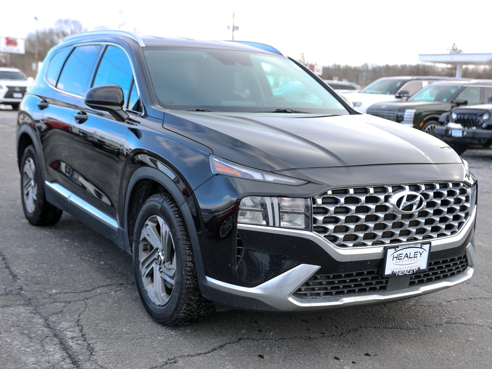 Photo view of 2021 Hyundai Santa Fe in Black