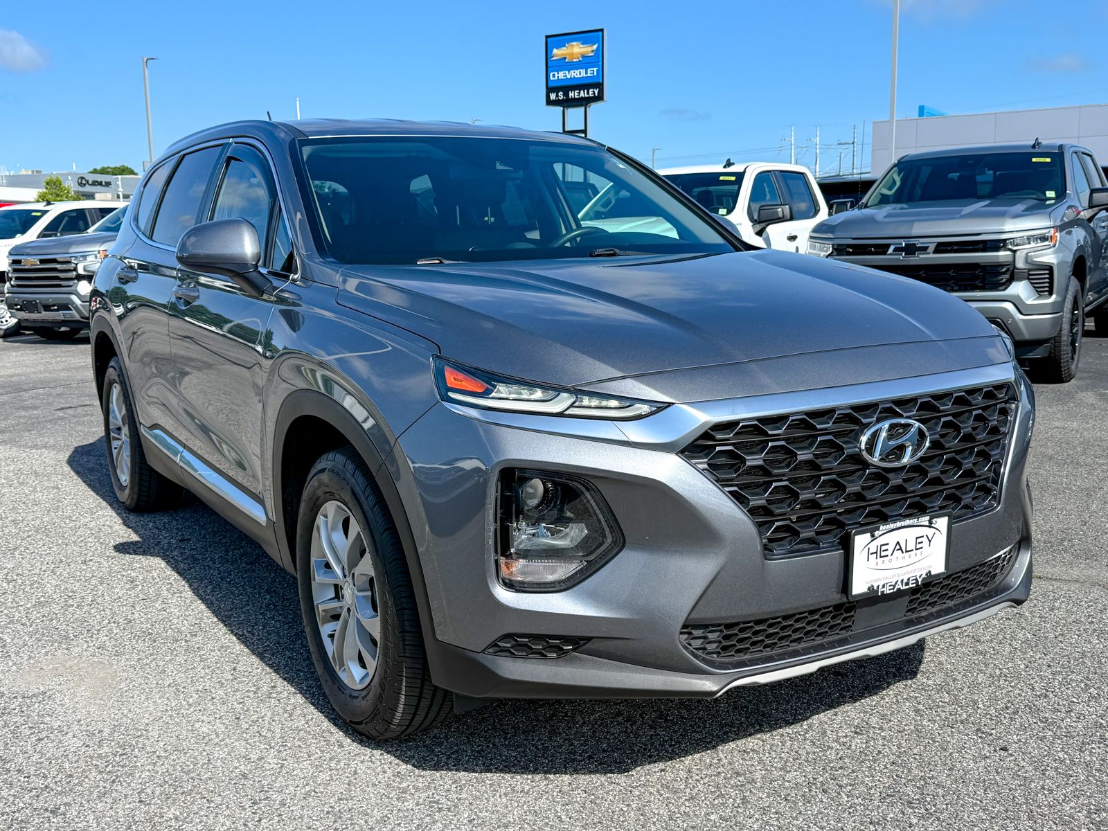 Photo view of 2019 Hyundai Santa Fe in Gray