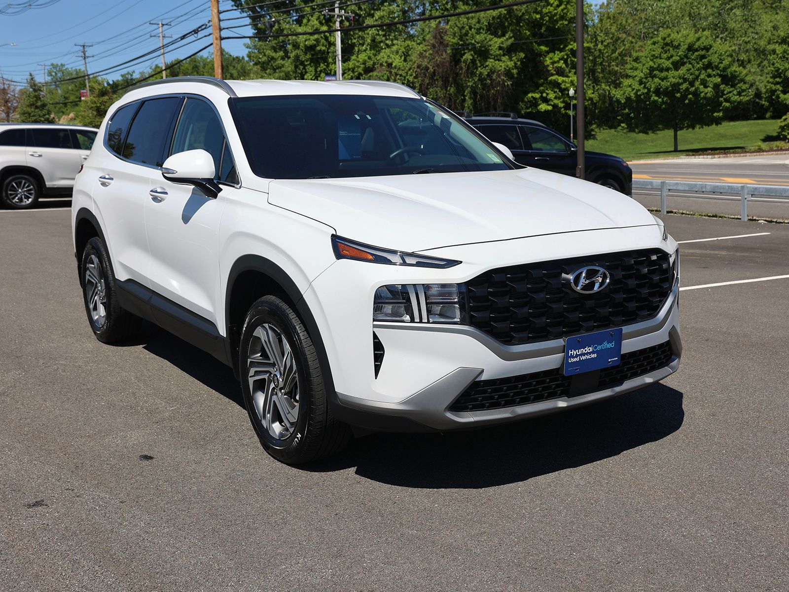 Photo view of 2023 Hyundai Santa Fe in White