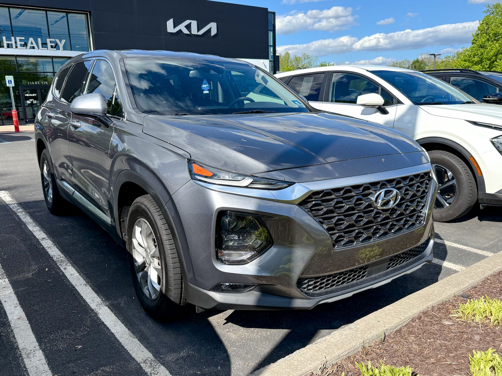 Photo view of 2019 Hyundai Santa Fe in Gray