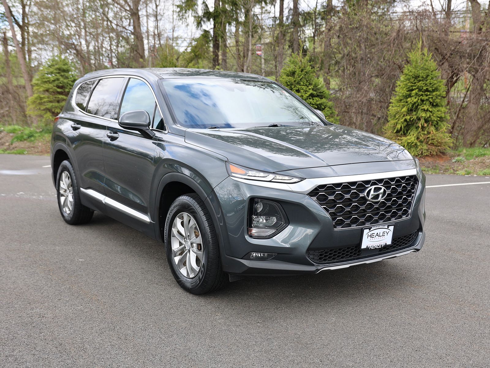 Photo view of 2020 Hyundai Santa Fe in Green