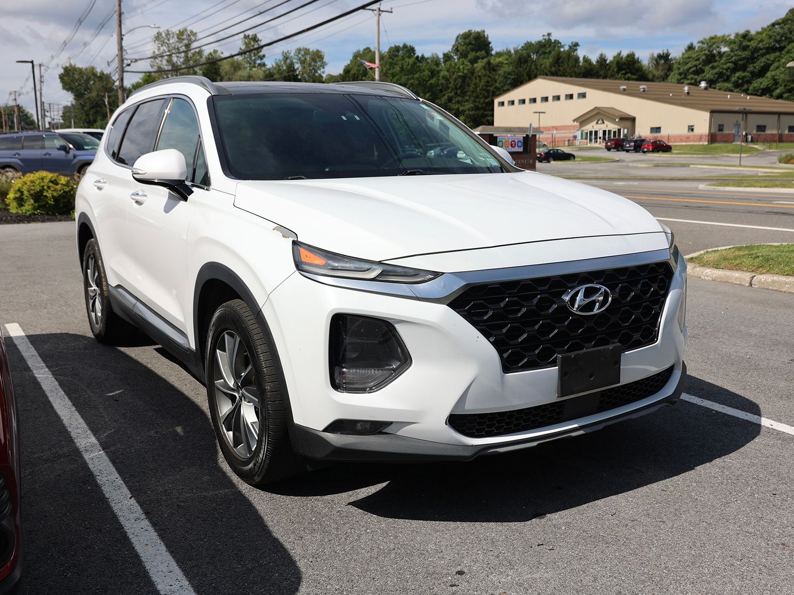 Photo view of 2019 Hyundai Santa Fe in White