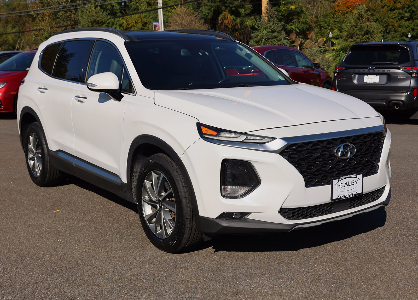 Photo view of 2019 Hyundai Santa Fe in White