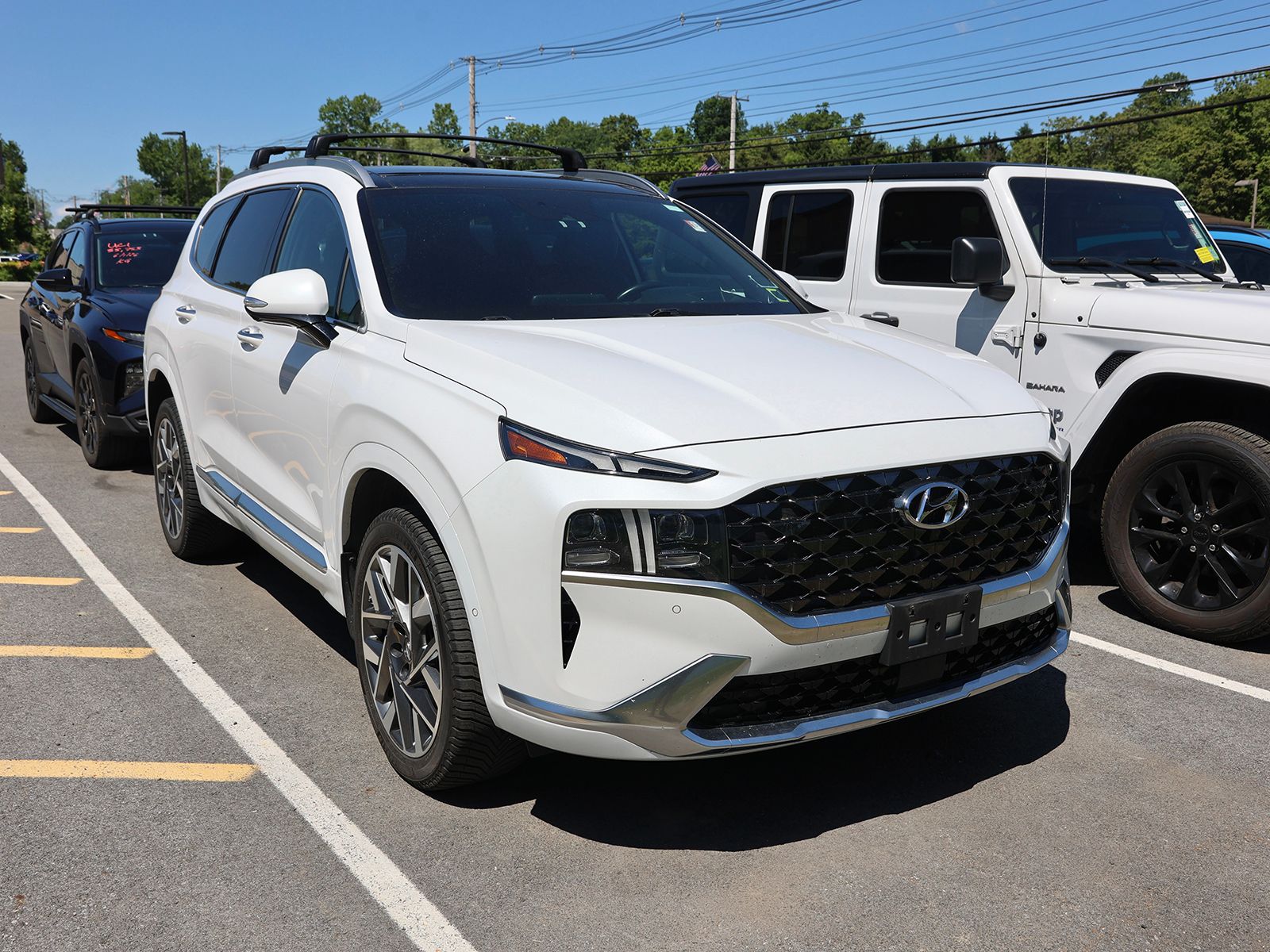 Photo view of 2022 Hyundai Santa Fe in White