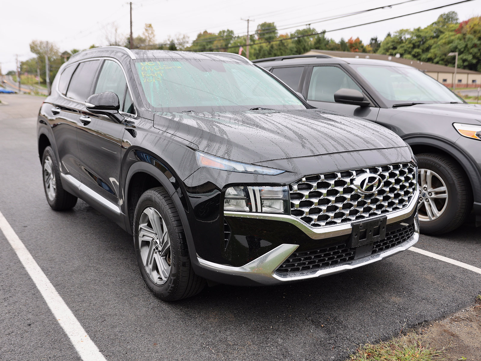 Photo view of 2021 Hyundai Santa Fe in Black