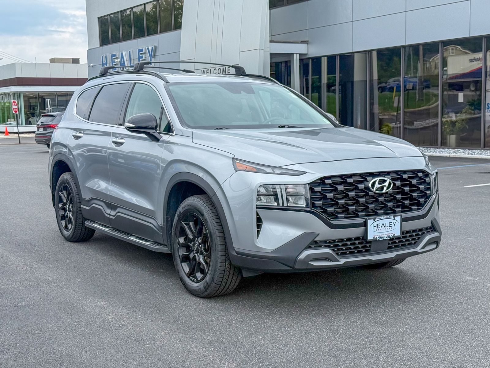 Photo view of 2022 Hyundai Santa Fe in Silver