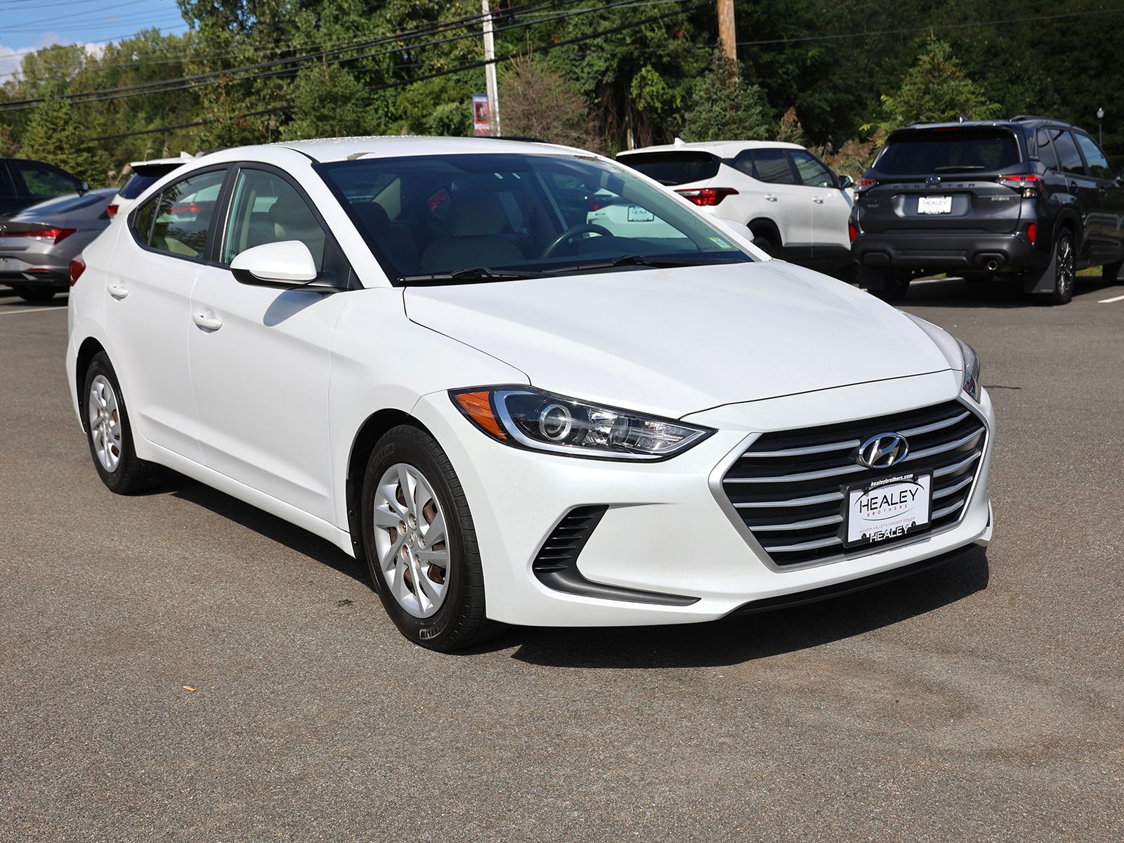 Photo view of 2018 Hyundai Elantra in White