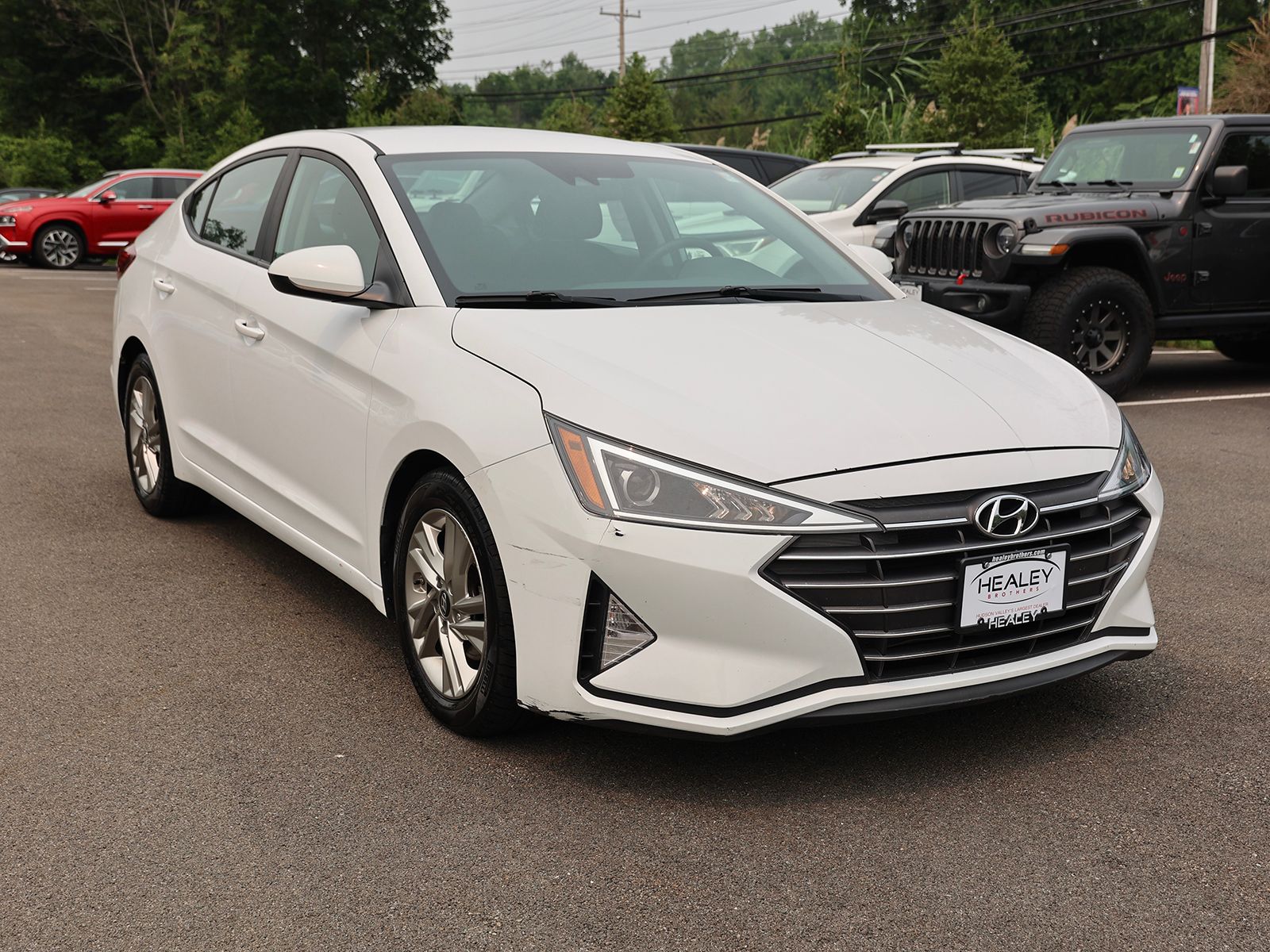Photo view of 2019 Hyundai Elantra in White