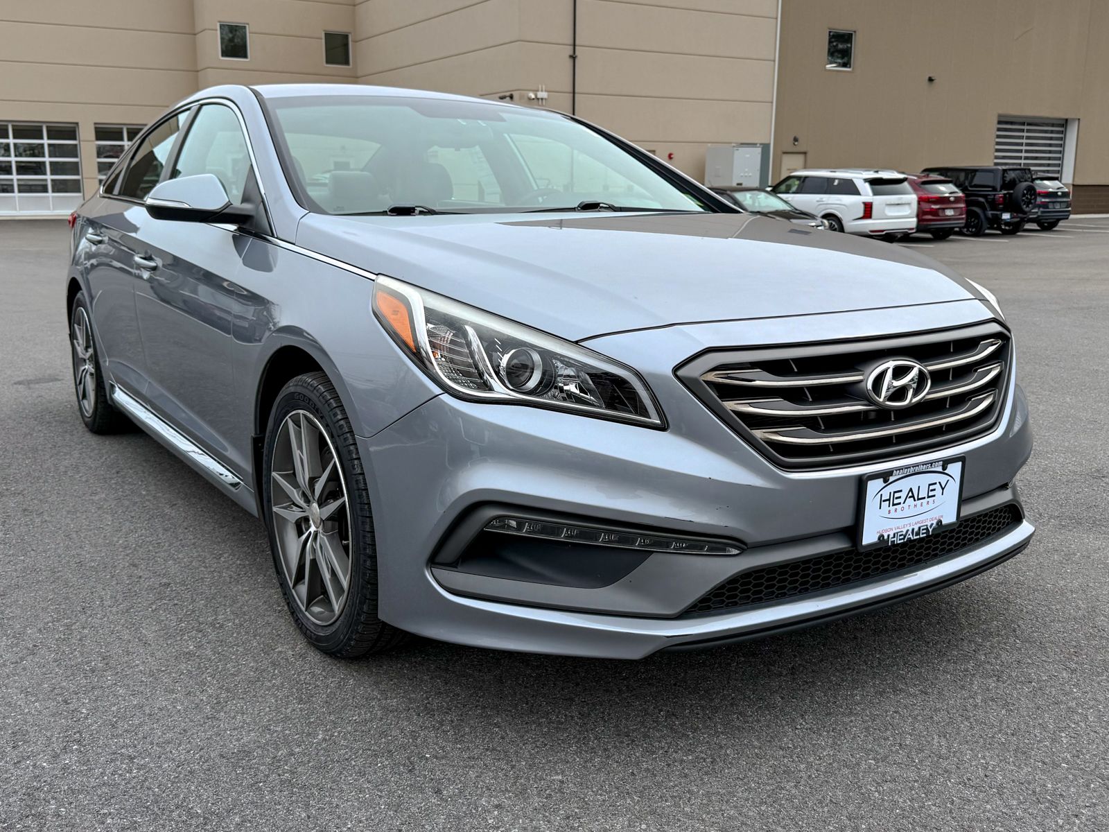Photo view of 2017 Hyundai Sonata in Gray