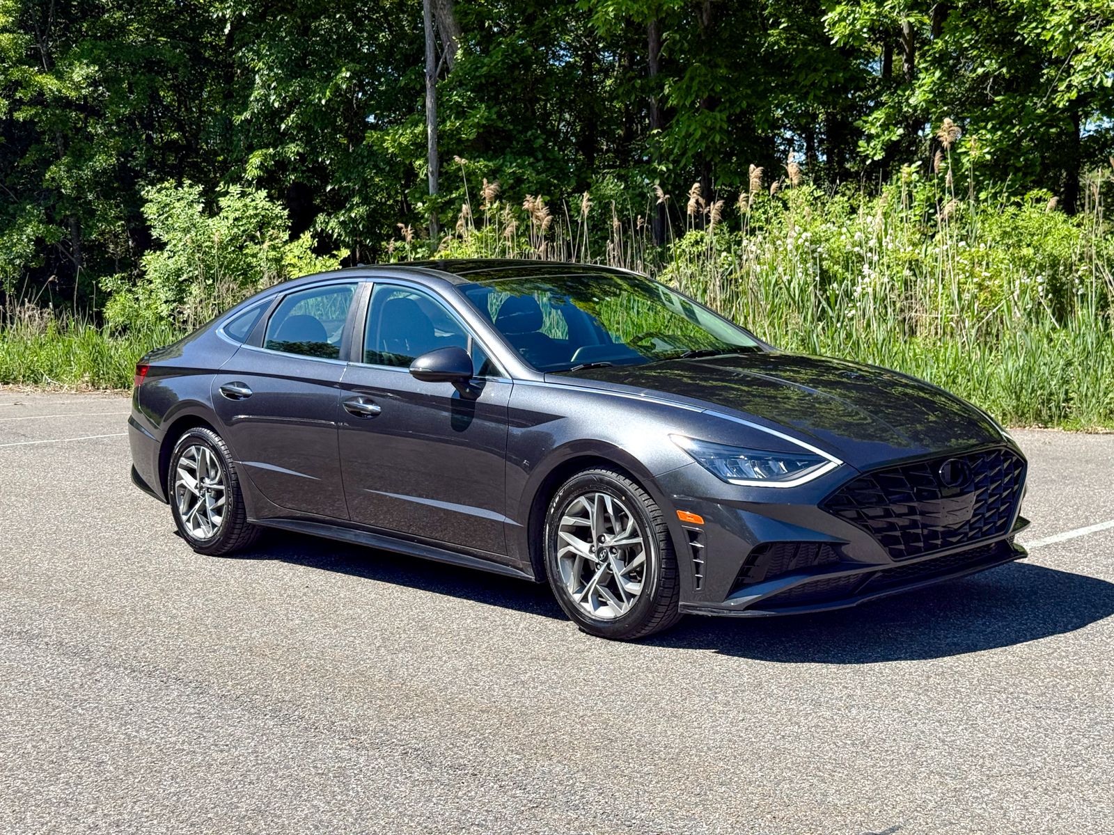 Photo view of 2020 Hyundai Sonata in Gray