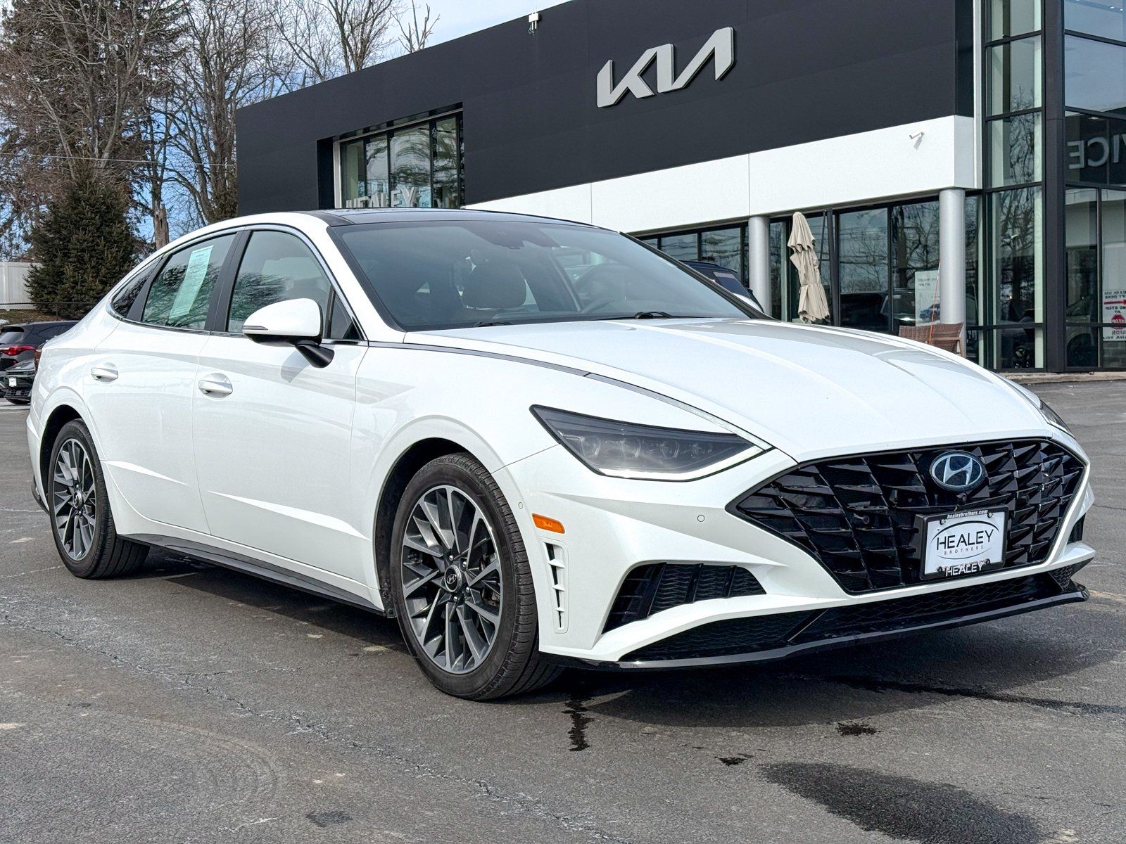 Photo view of 2020 Hyundai Sonata in White
