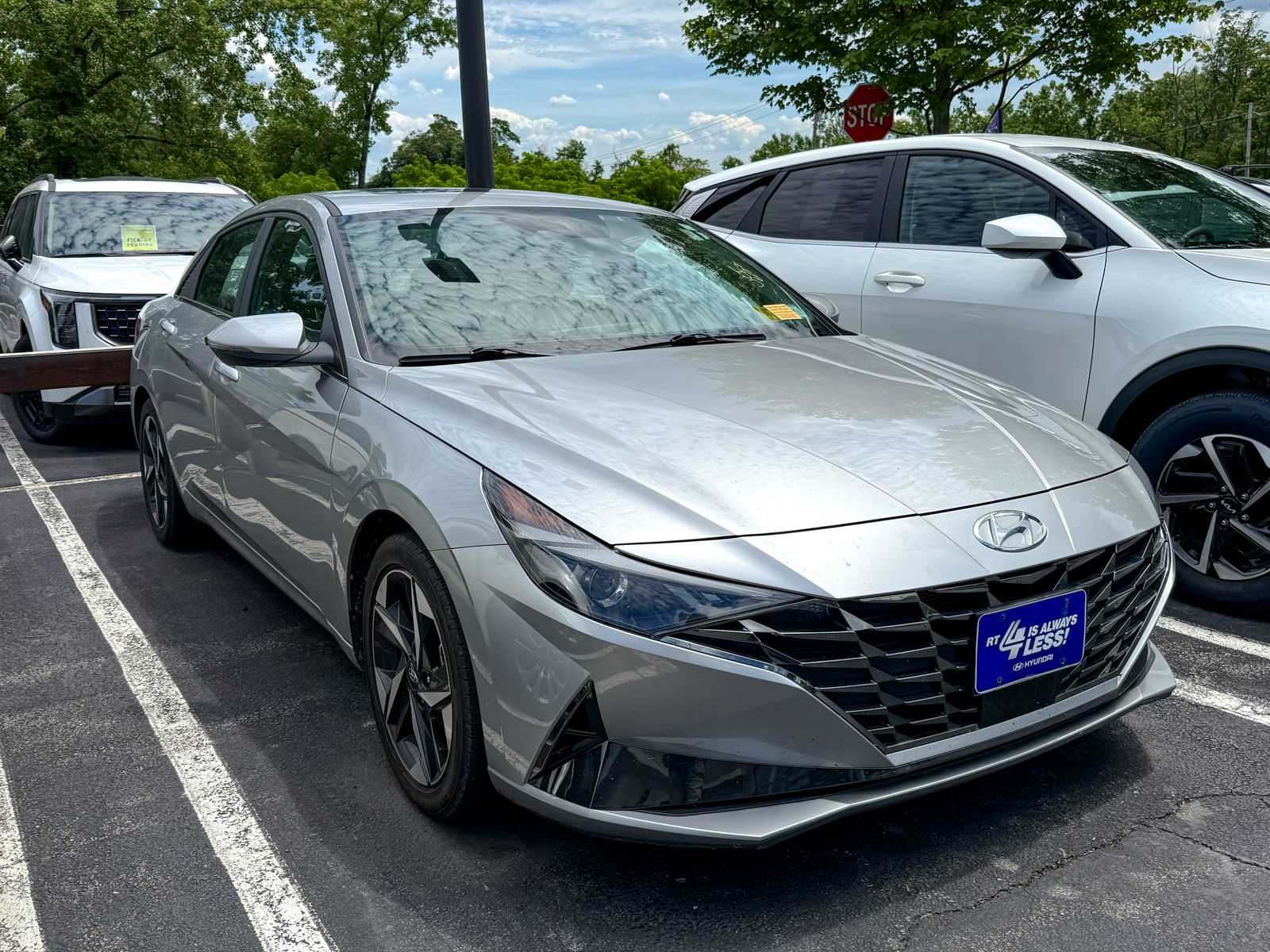 Photo view of 2022 Hyundai Elantra in Silver