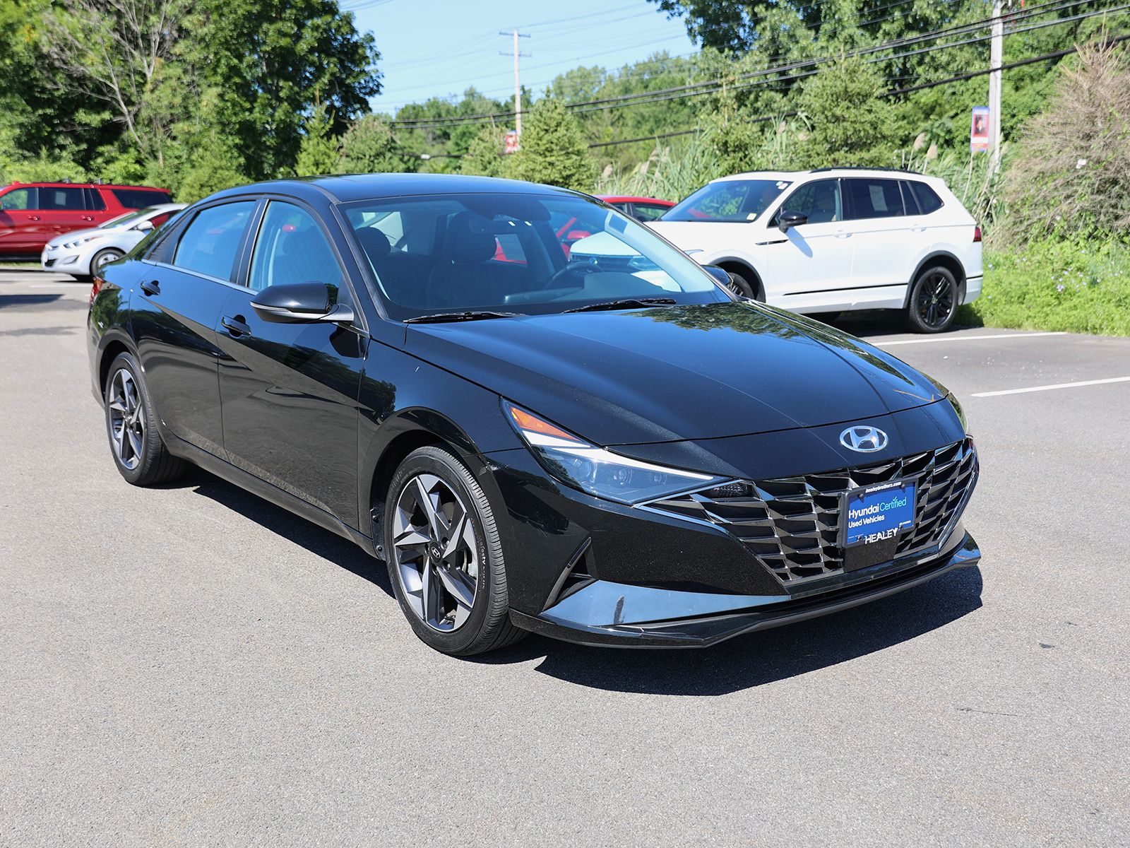 Photo view of 2023 Hyundai Elantra in Black
