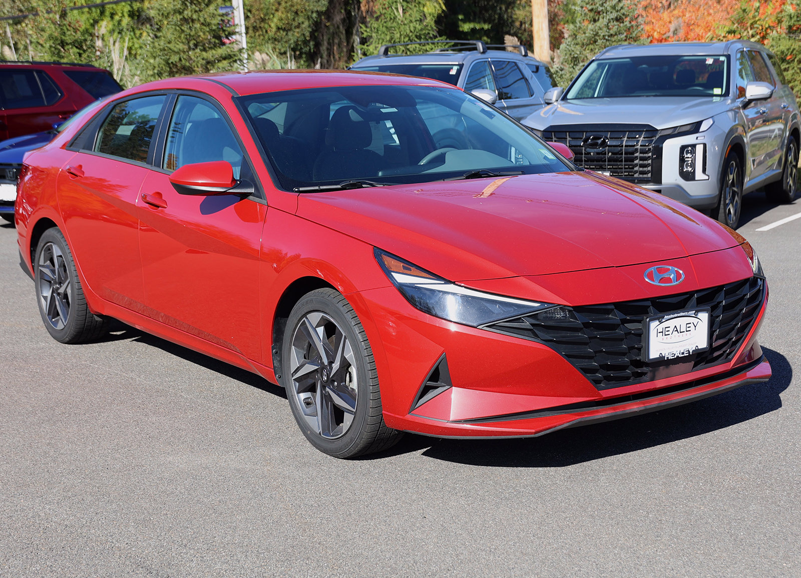 Photo view of 2023 Hyundai Elantra in Red