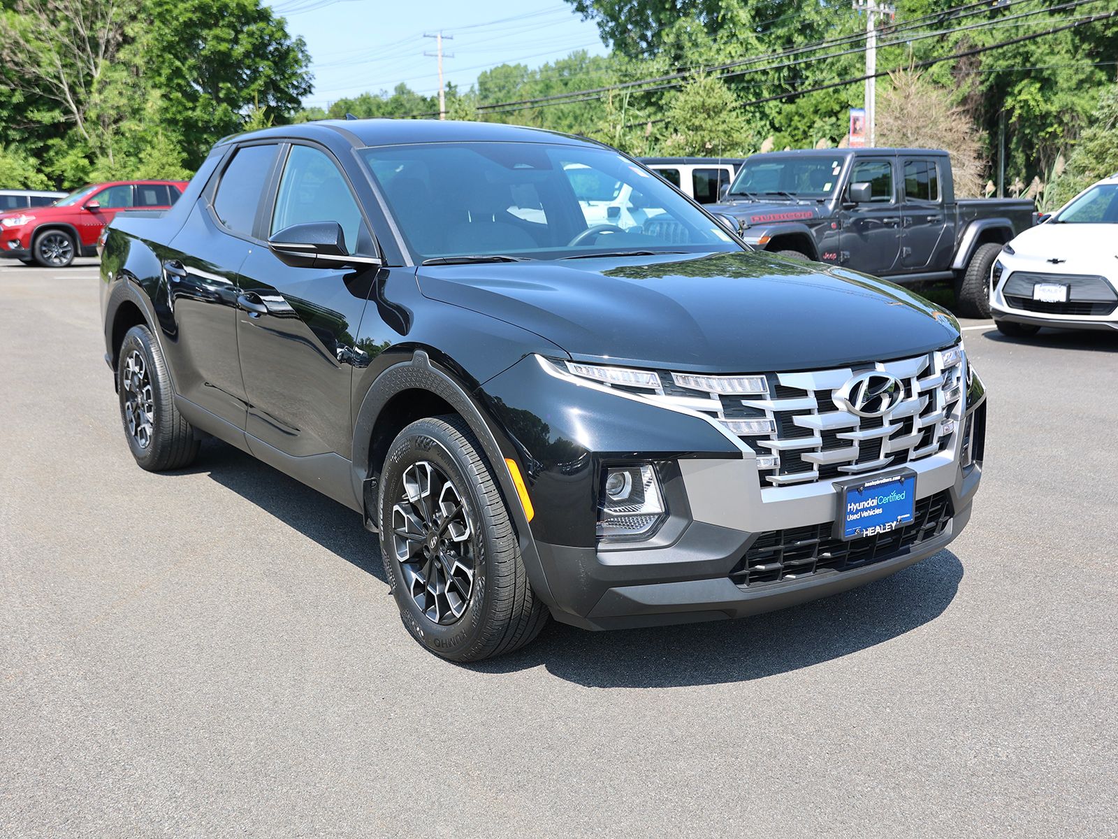 Photo view of 2022 Hyundai Santa Cruz in Black