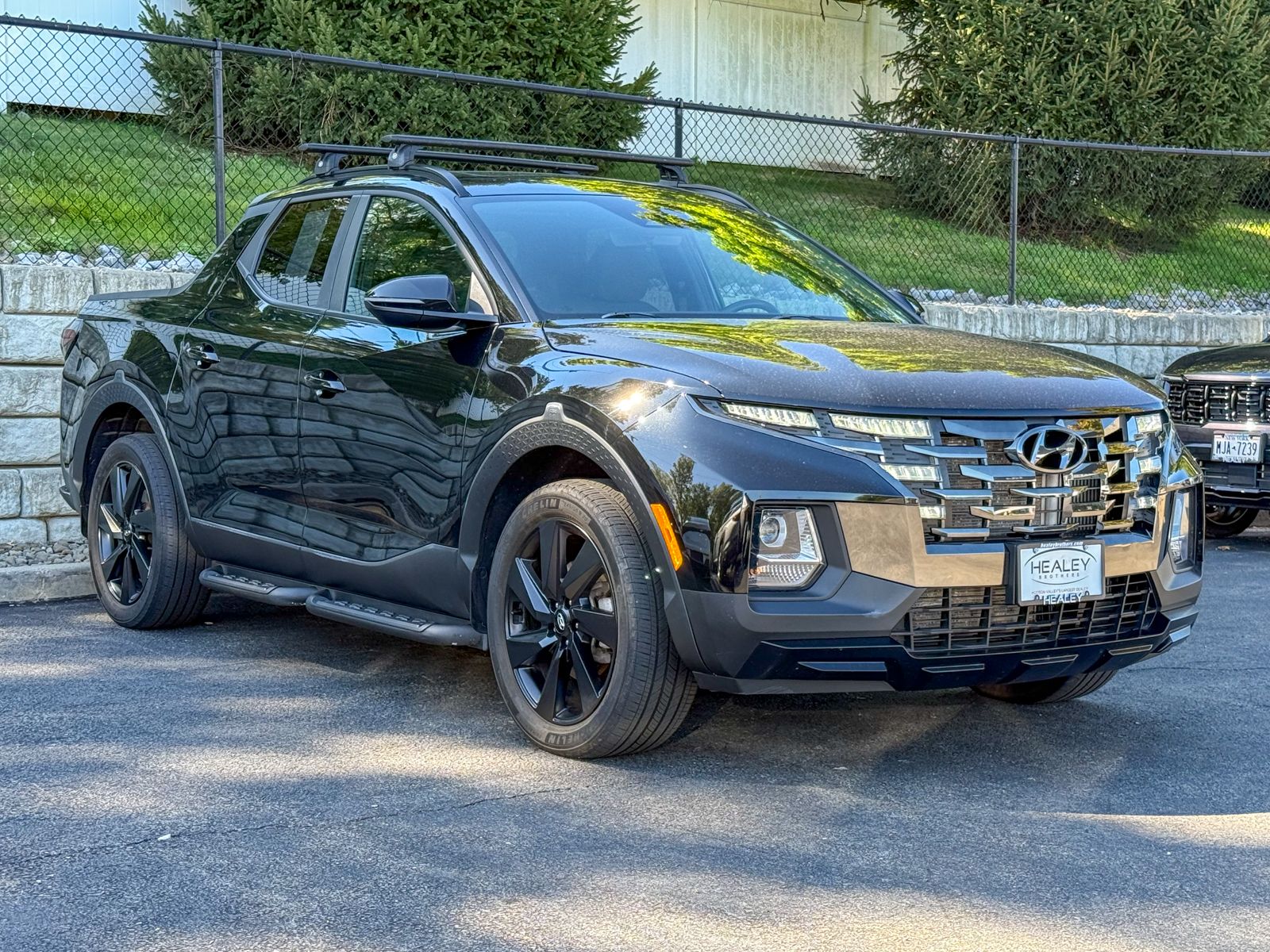 Photo view of 2023 Hyundai Santa Cruz in Black