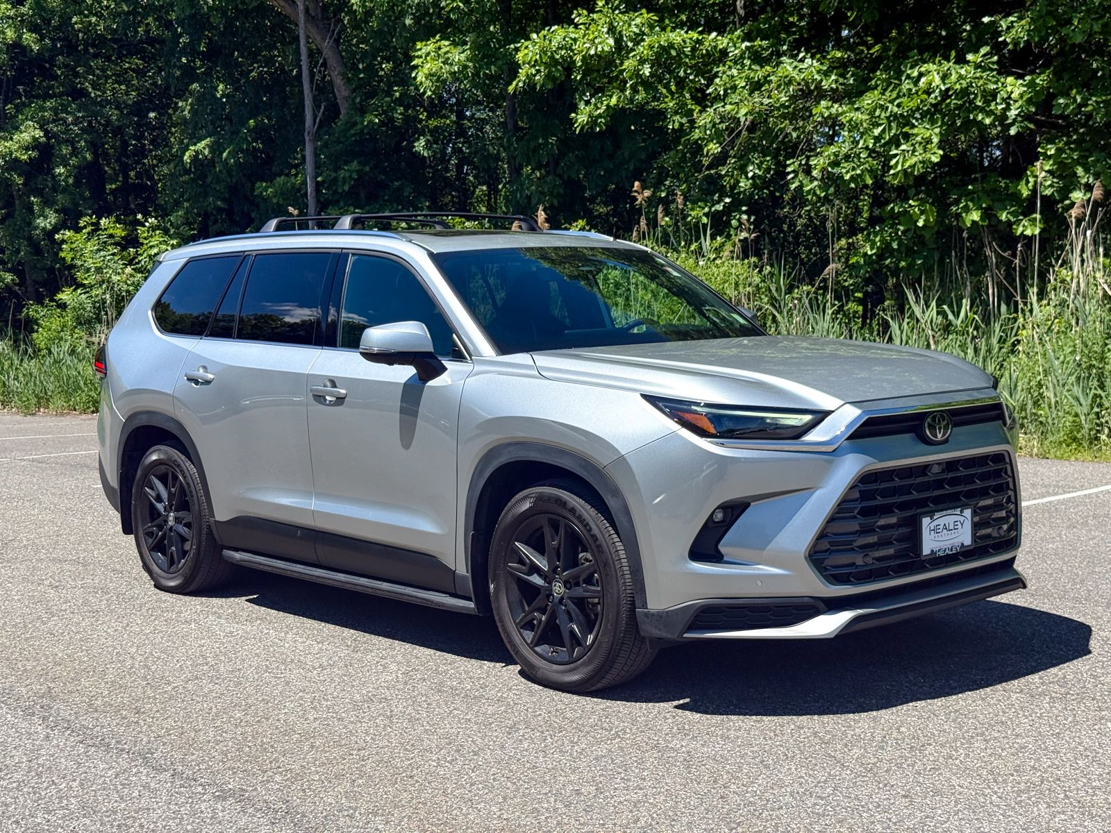 Photo view of 2024 Toyota Grand Highlander Hybrid in Silver