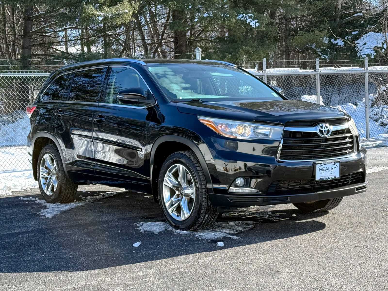 Photo view of 2016 Toyota Highlander in Black