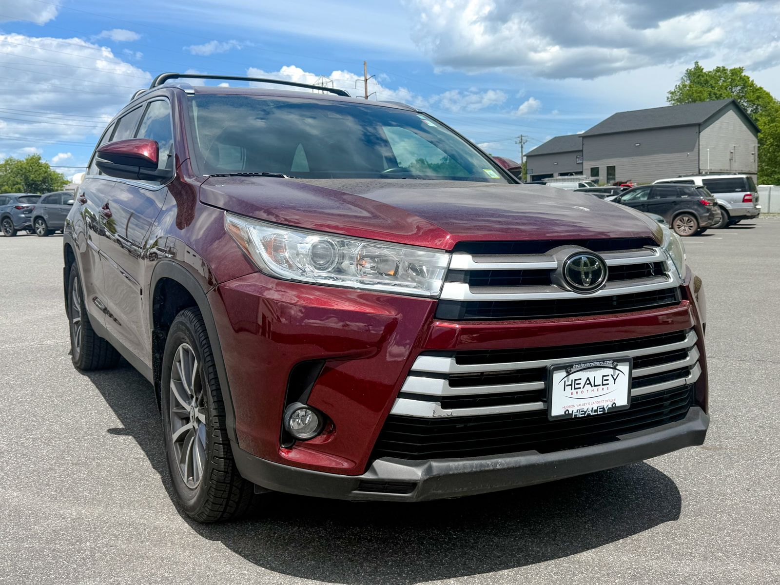 Photo view of 2019 Toyota Highlander in Red