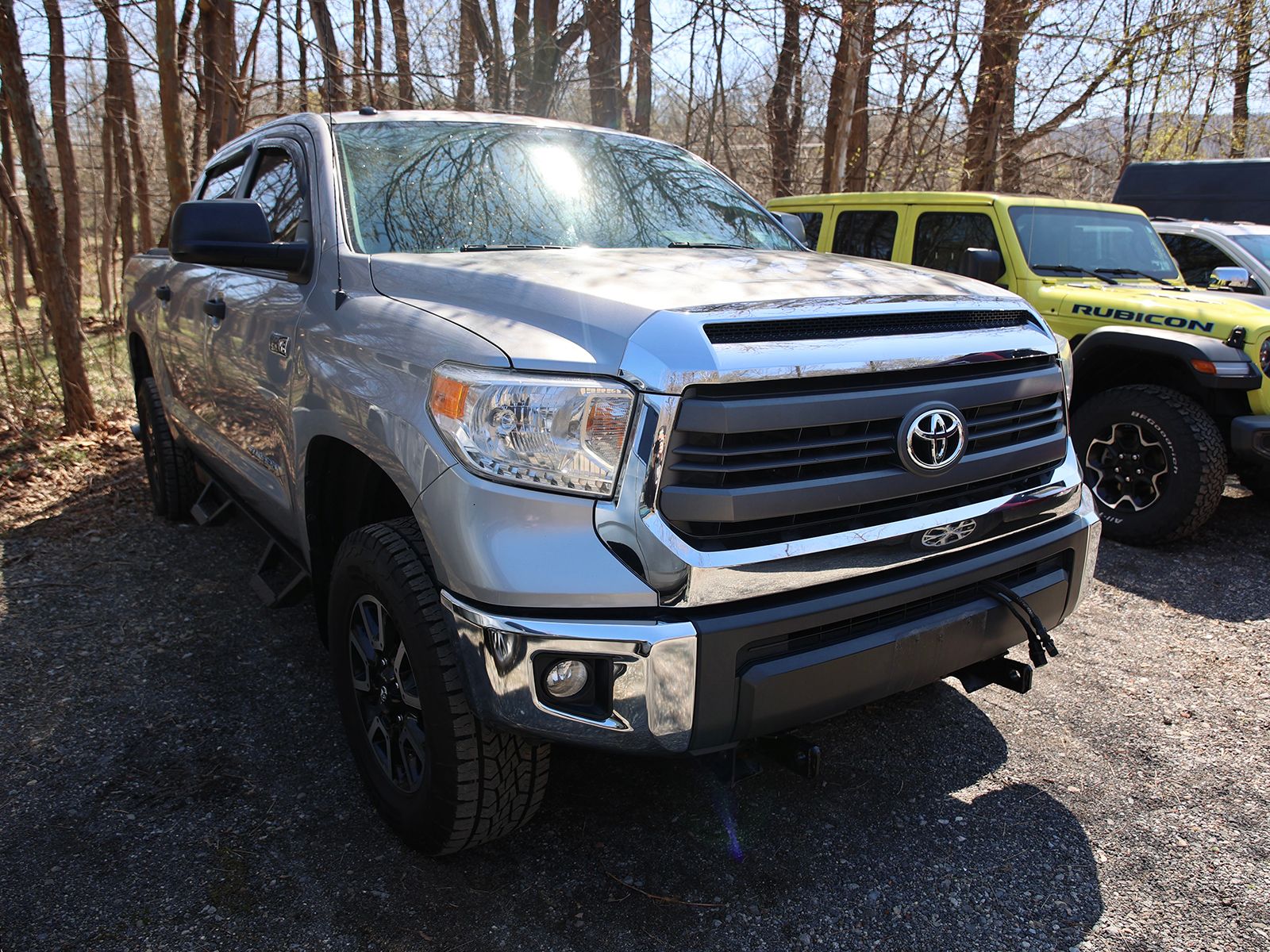 Photo view of 2015 Toyota Tundra in Silver