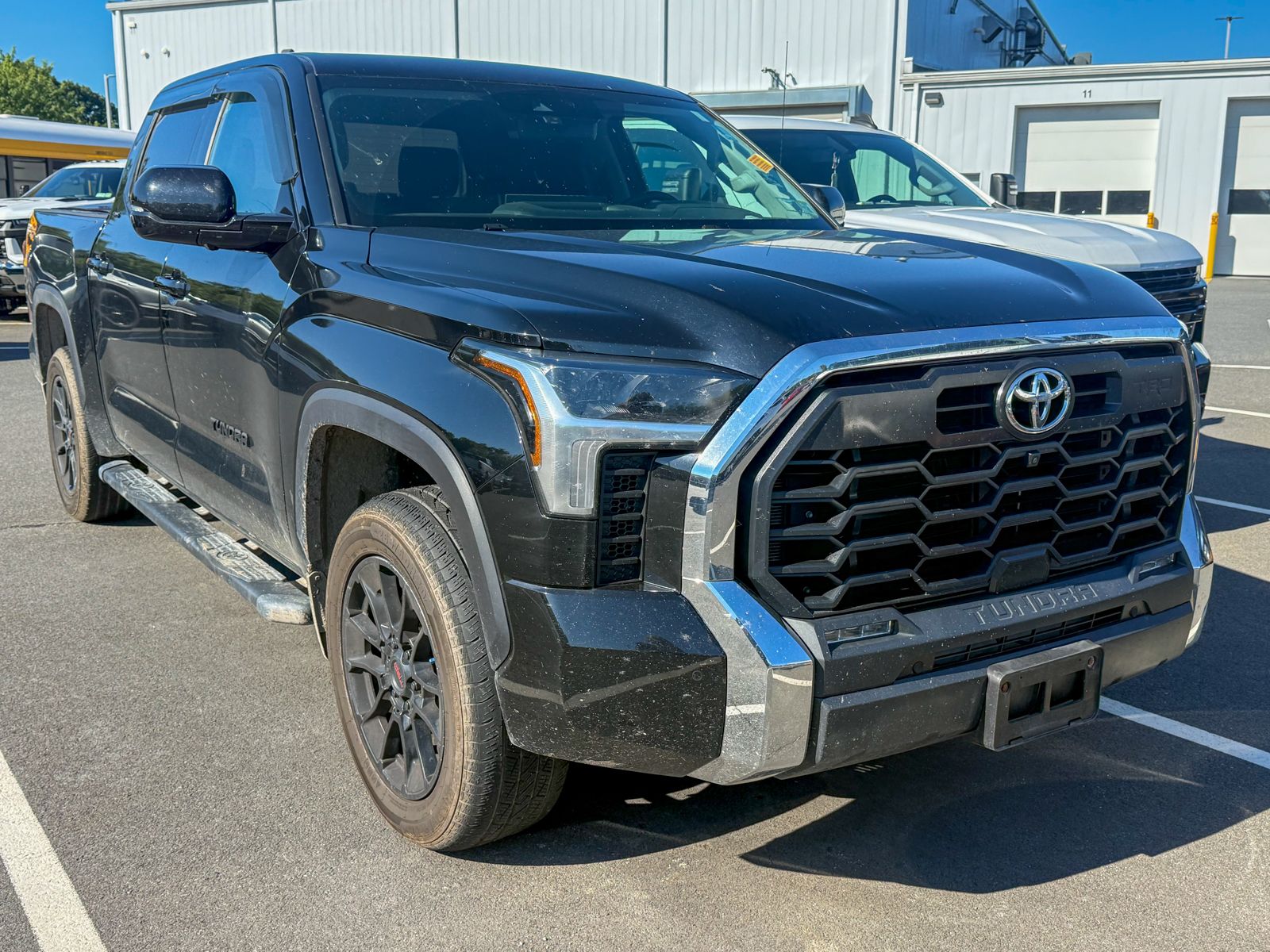 Photo view of 2024 Toyota Tundra in Black