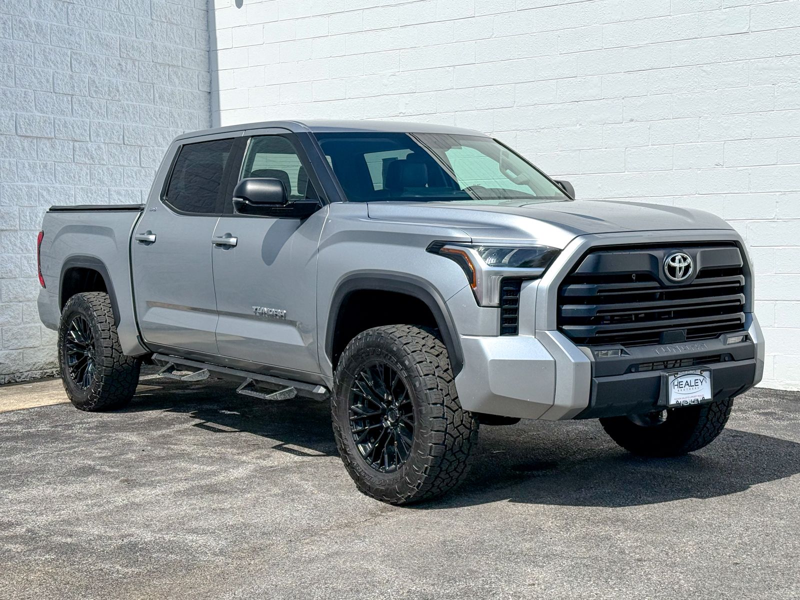 Photo view of 2022 Toyota Tundra in Silver