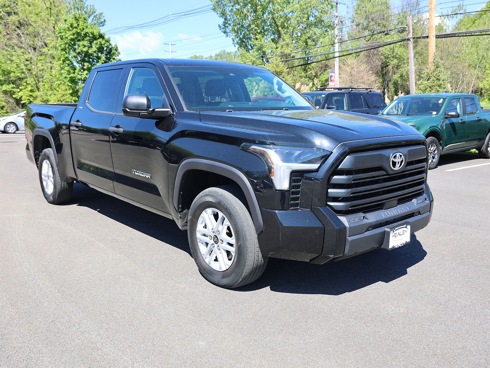 Photo view of 2022 Toyota Tundra in Black