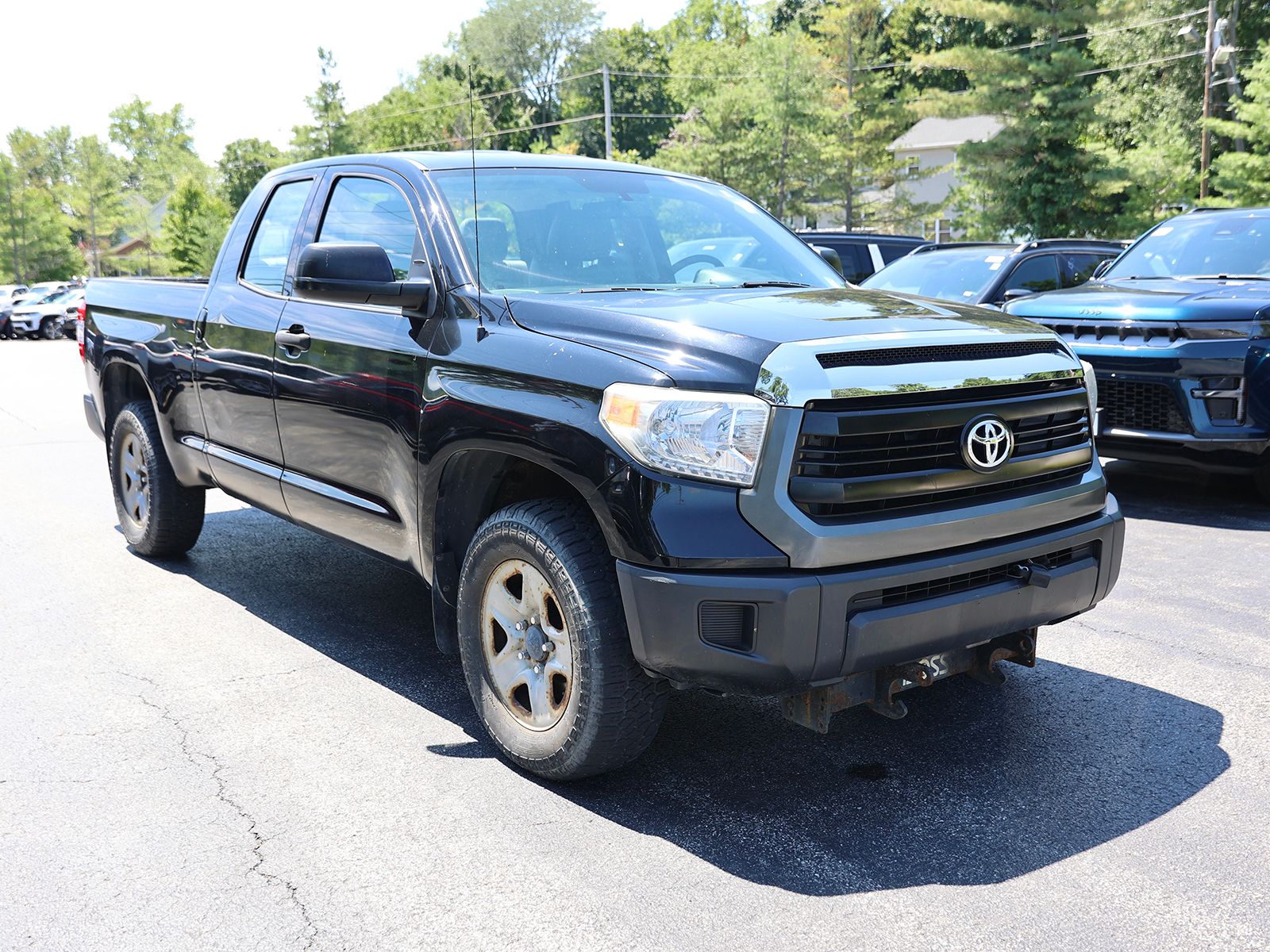Photo view of 2014 Toyota Tundra in Black