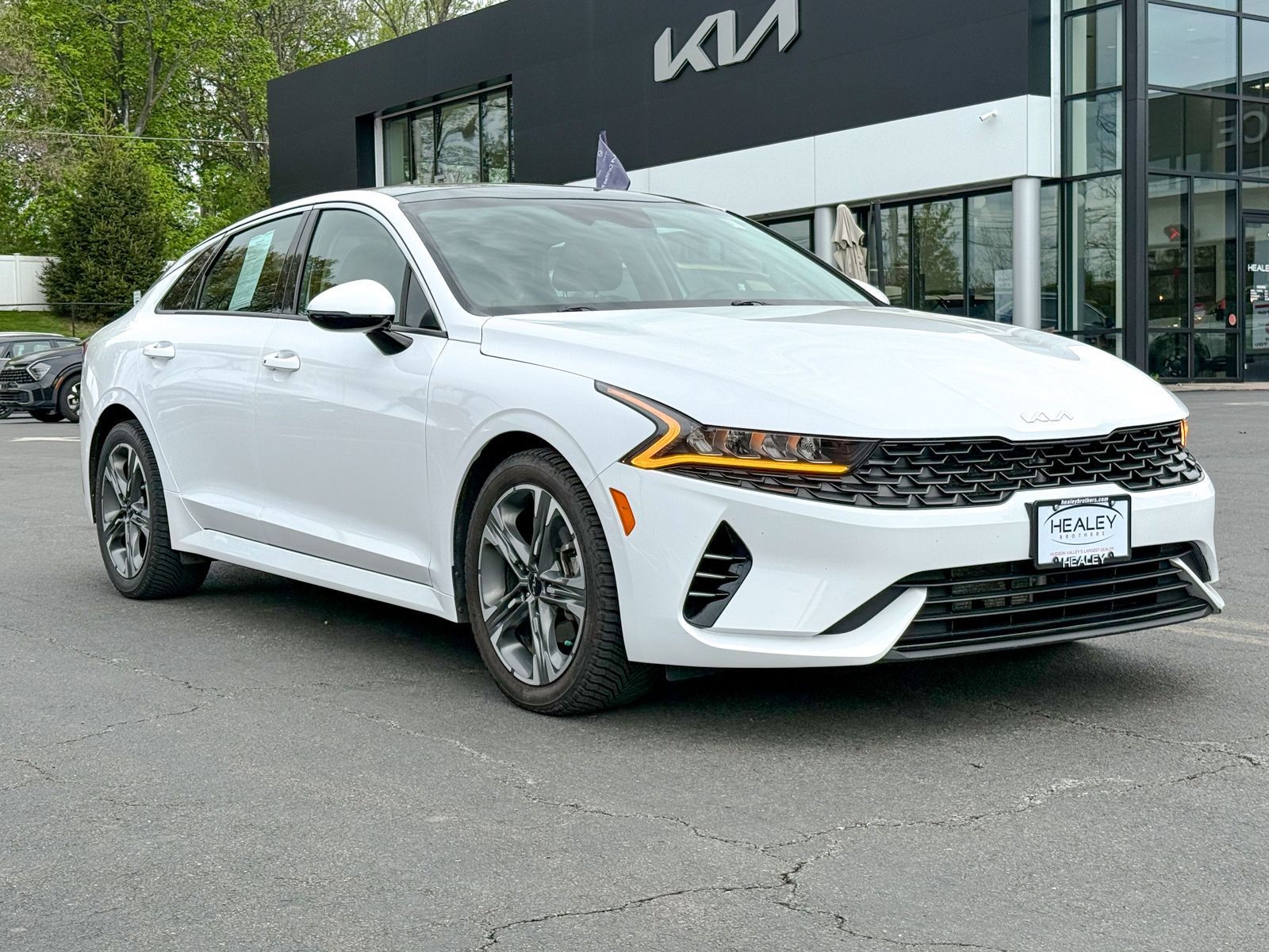 Photo view of 2023 Kia K5 in White