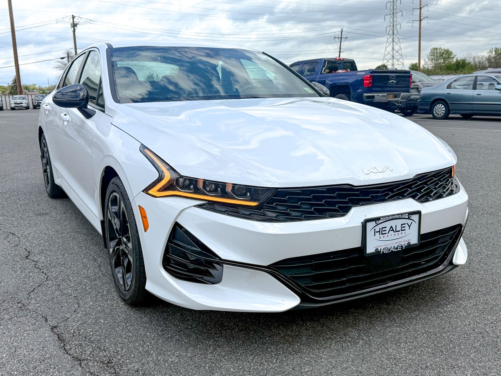 Photo view of 2023 Kia K5 in White