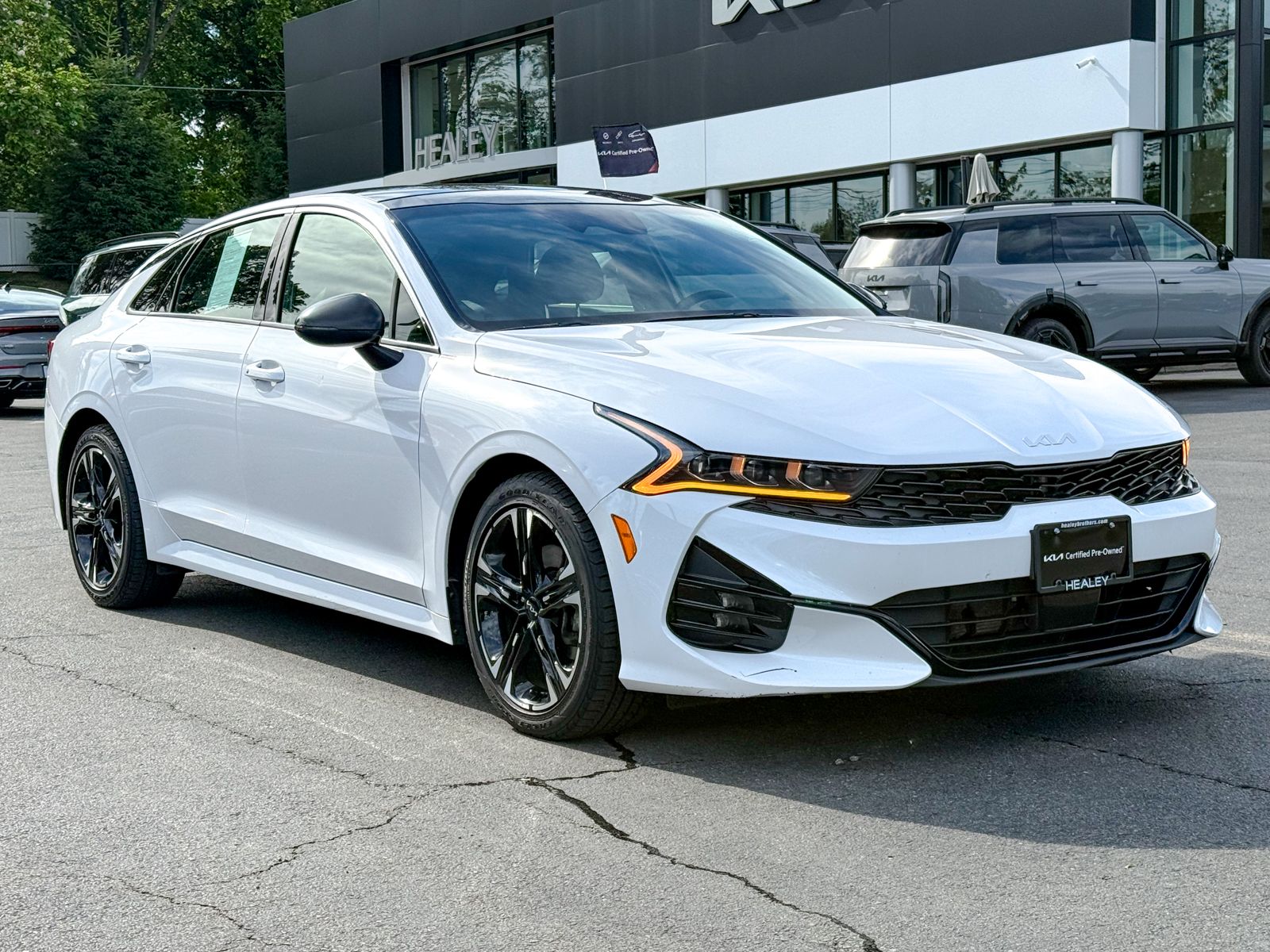 Photo view of 2023 Kia K5 in White