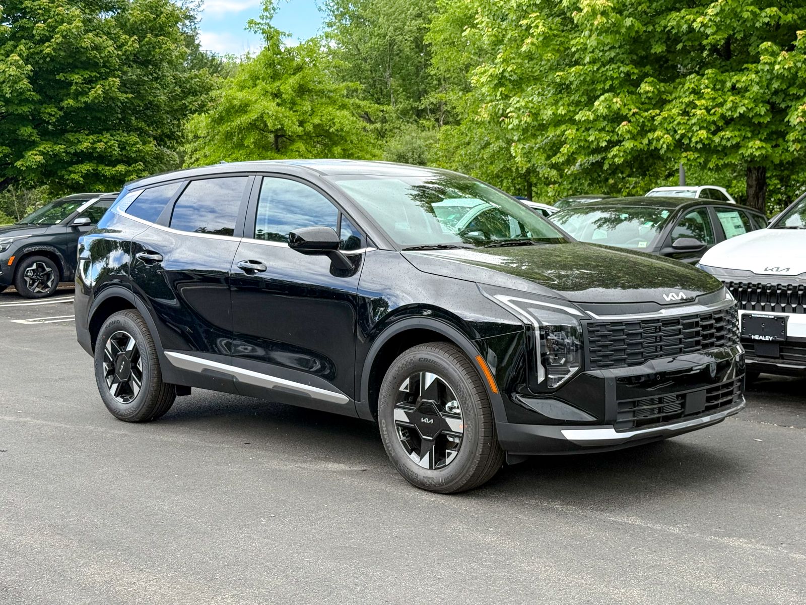 Photo view of 2026 Kia Sportage in Black
