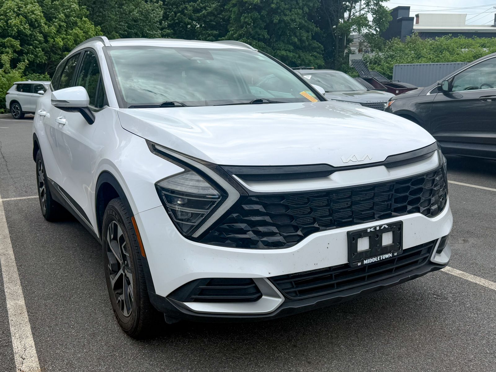 Photo view of 2024 Kia Sportage in White