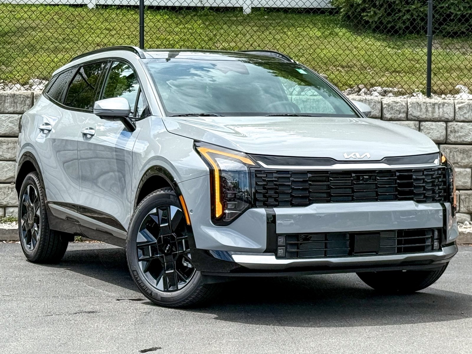Photo view of 2026 Kia Sportage in Gray