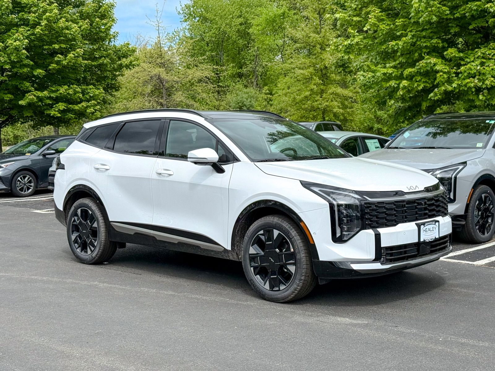Photo view of 2026 Kia Sportage in White