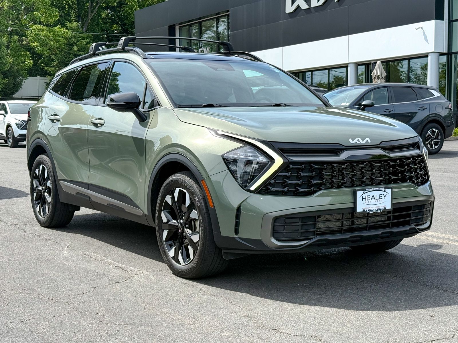 Photo view of 2023 Kia Sportage in Green