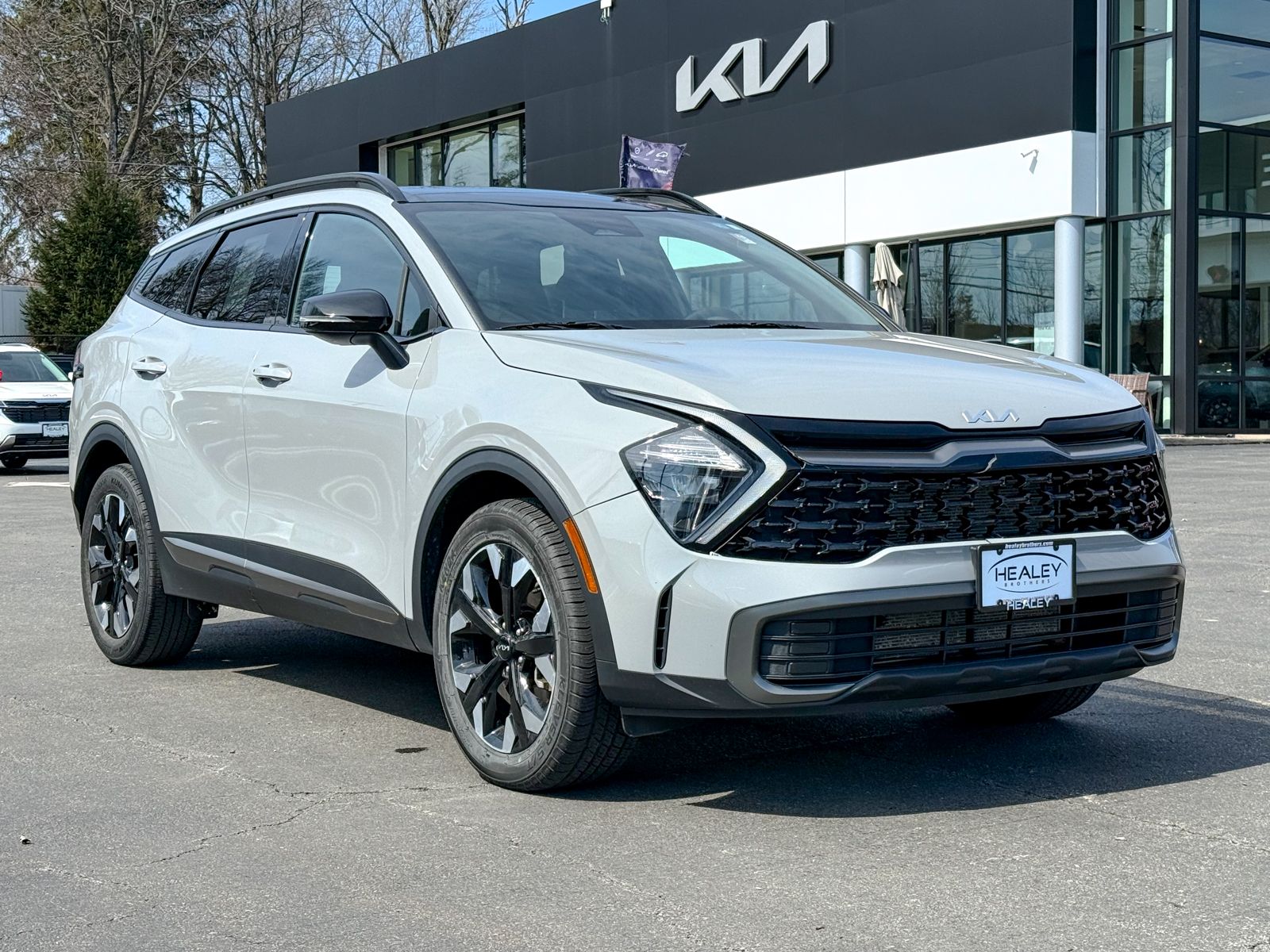 Photo view of 2023 Kia Sportage in Gray