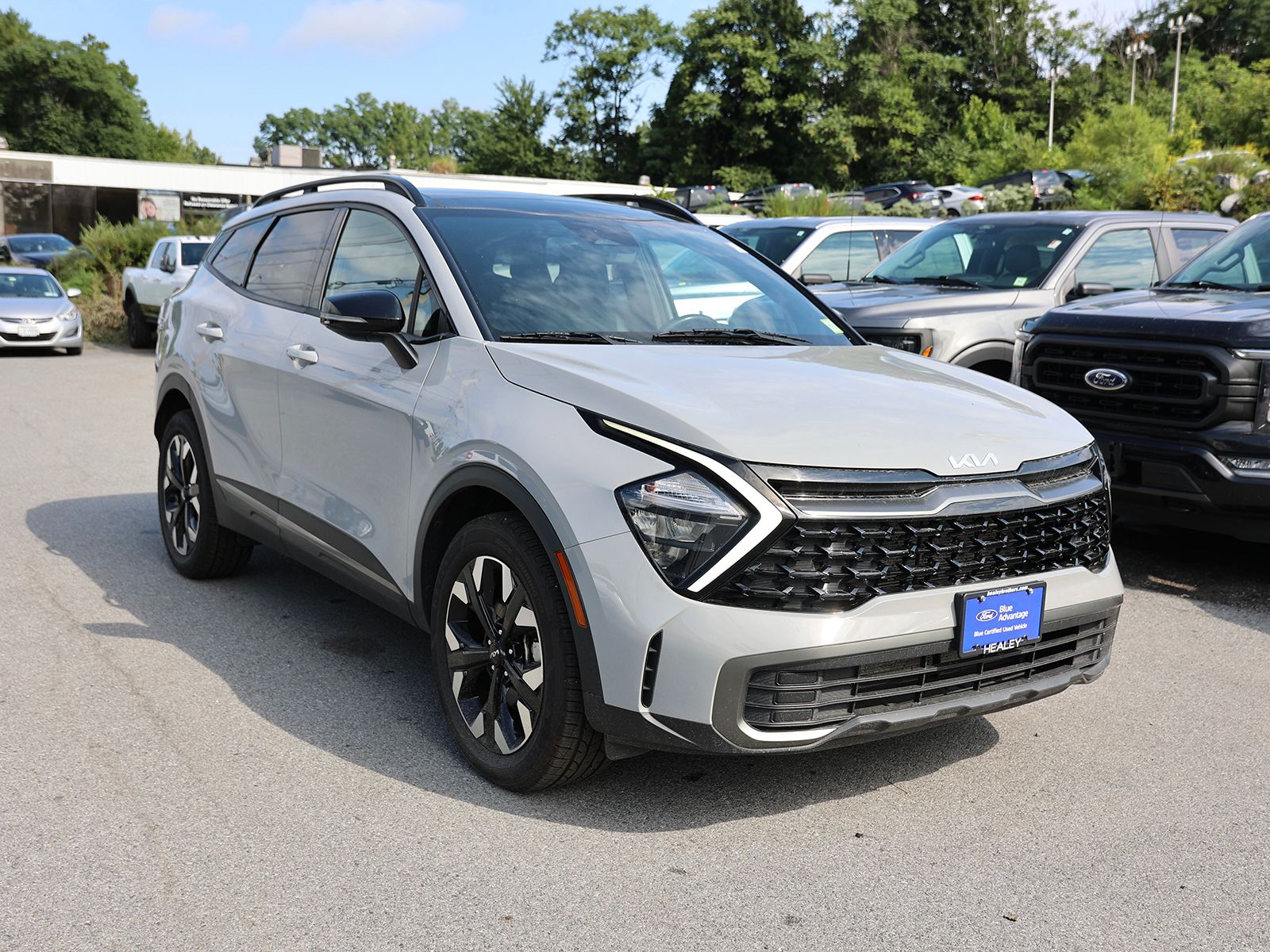 Photo view of 2023 Kia Sportage in Gray
