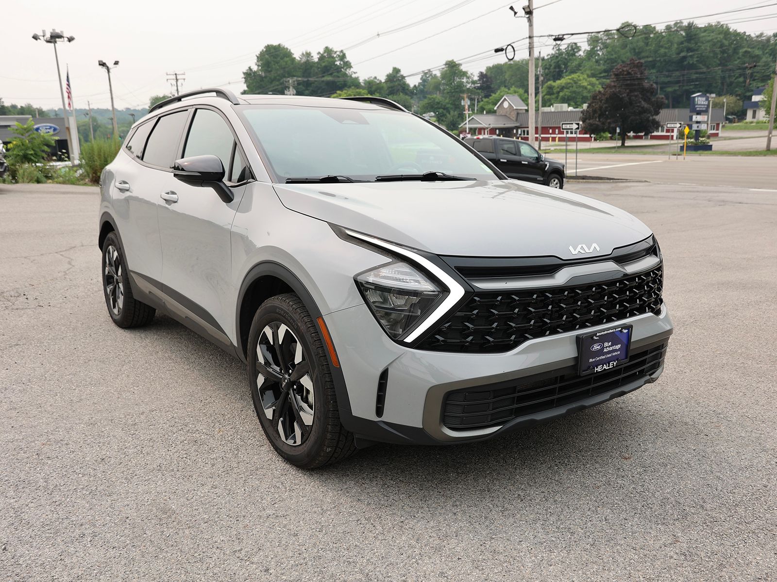 Photo view of 2023 Kia Sportage in Gray