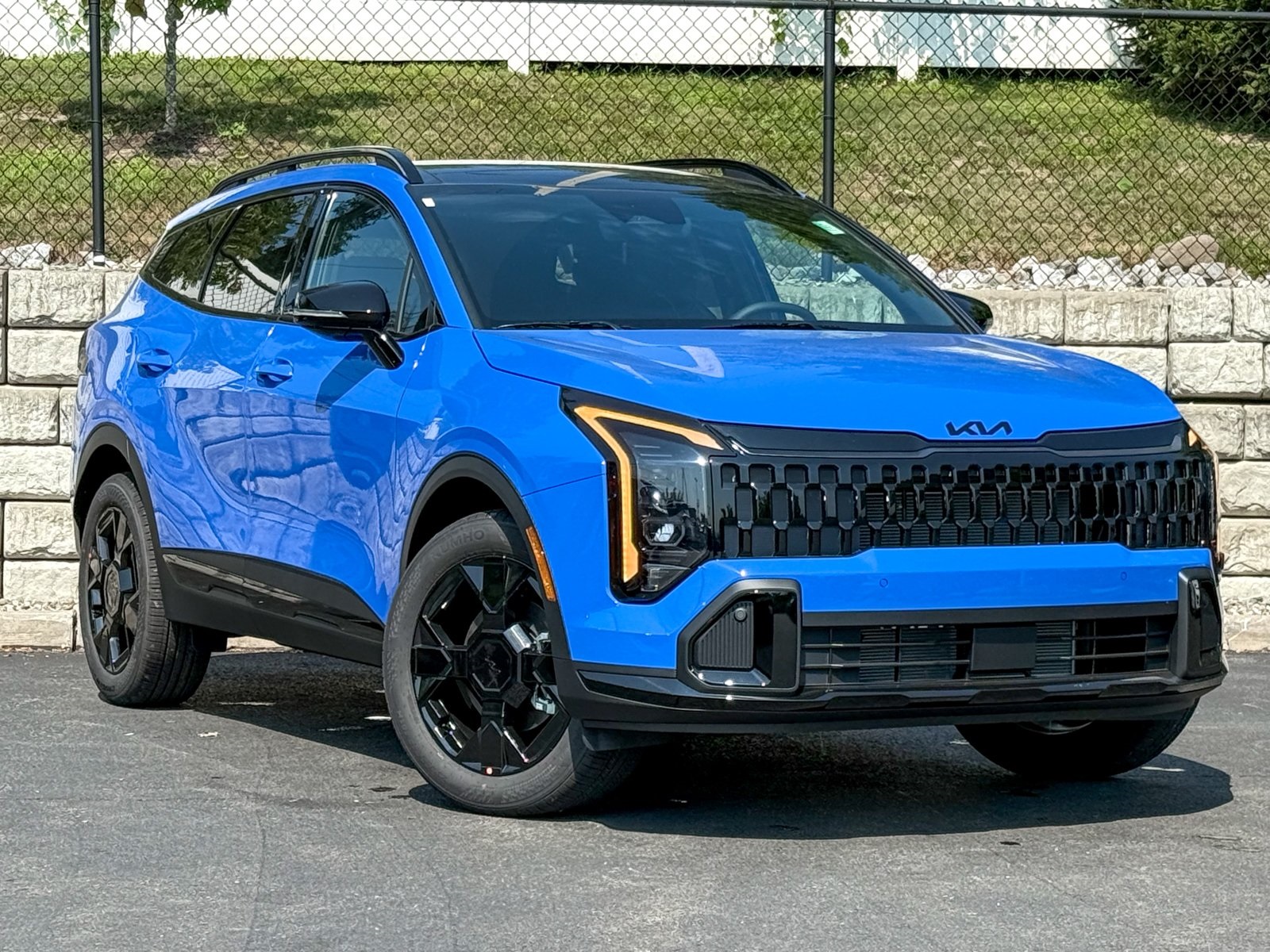 Photo view of 2026 Kia Sportage in Blue