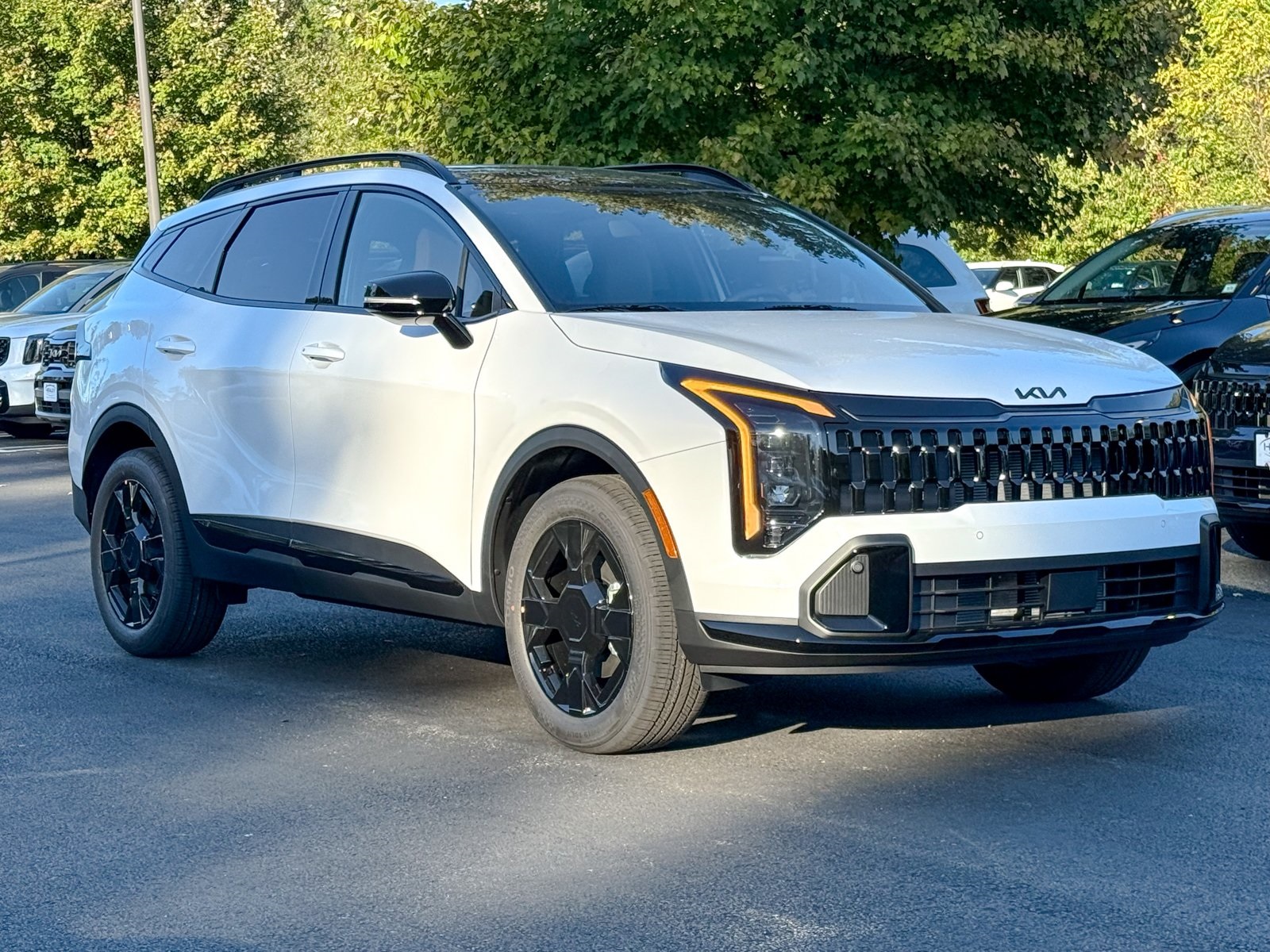 Photo view of 2026 Kia Sportage in White