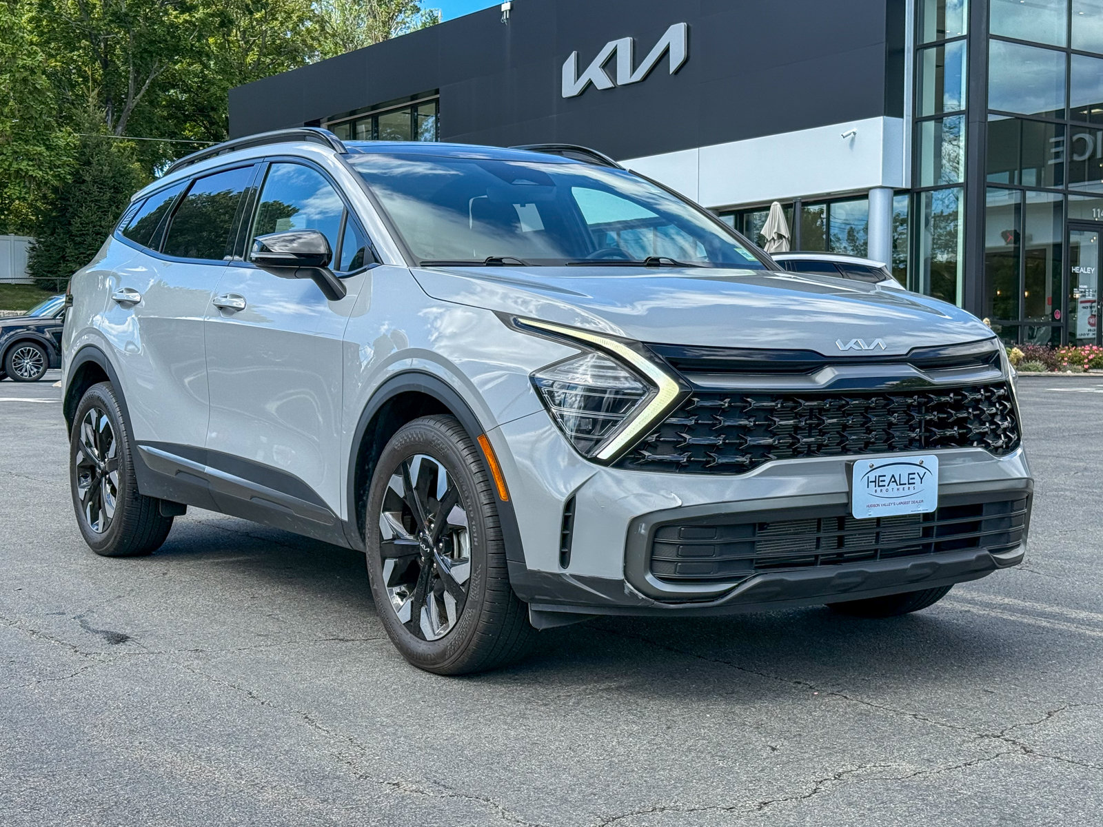 Photo view of 2024 Kia Sportage in Gray