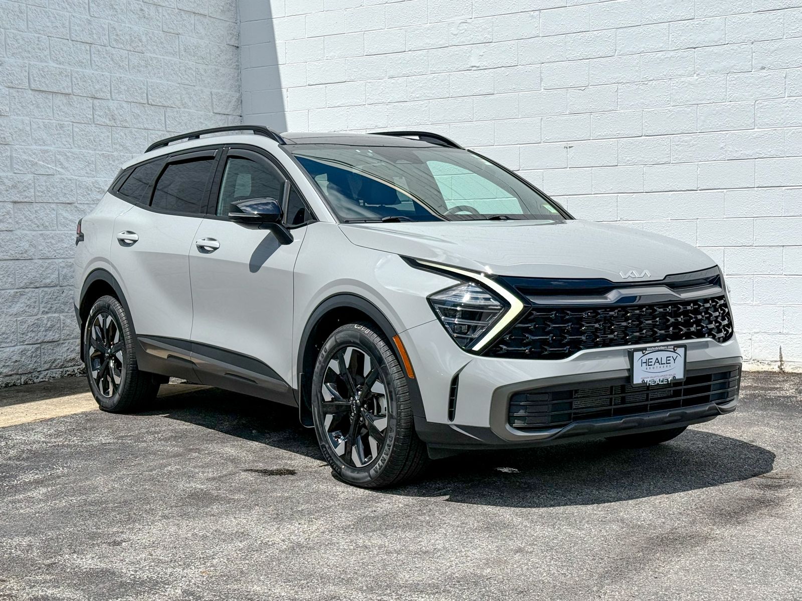 Photo view of 2024 Kia Sportage in Gray