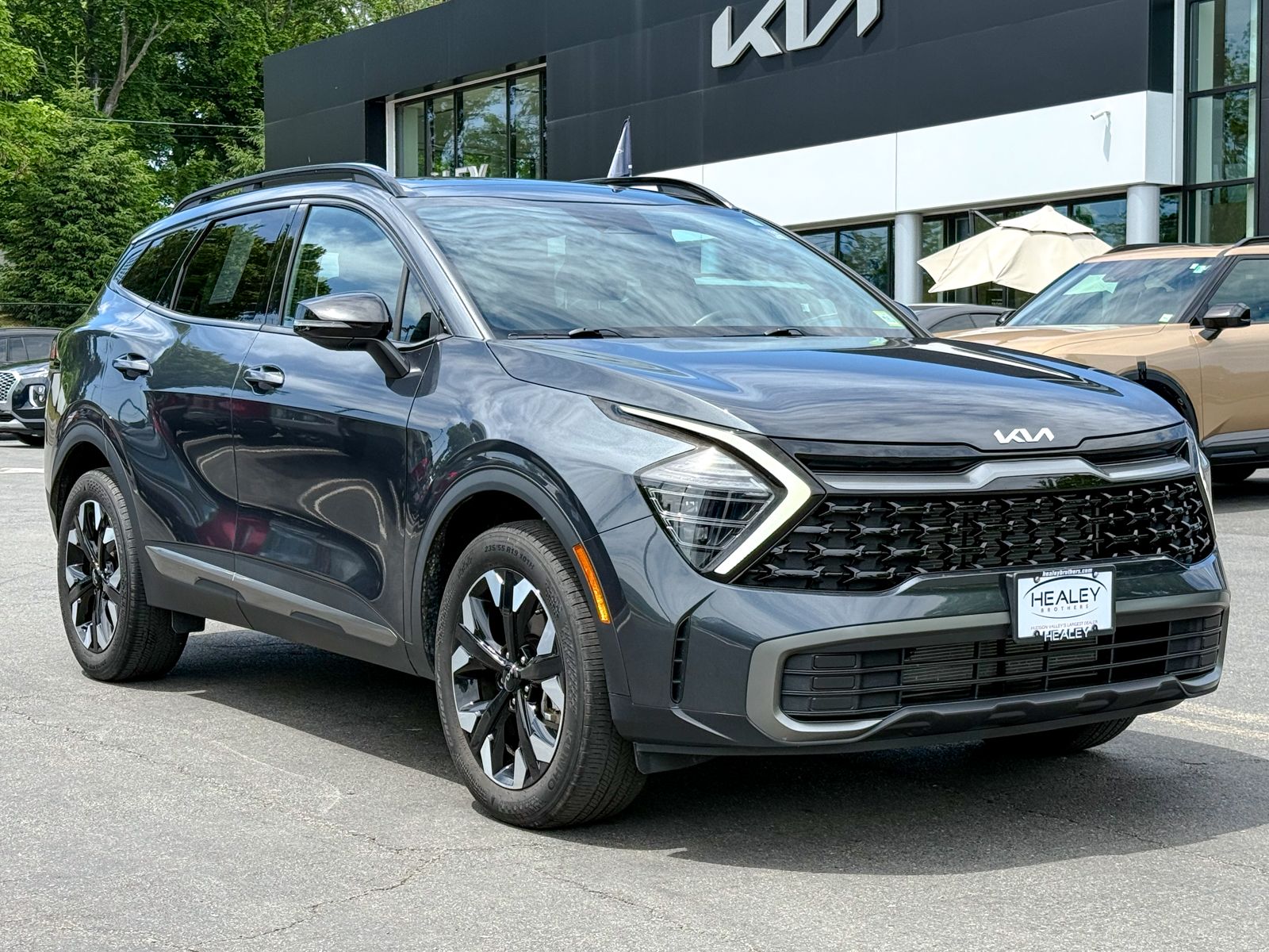 Photo view of 2024 Kia Sportage in Gray