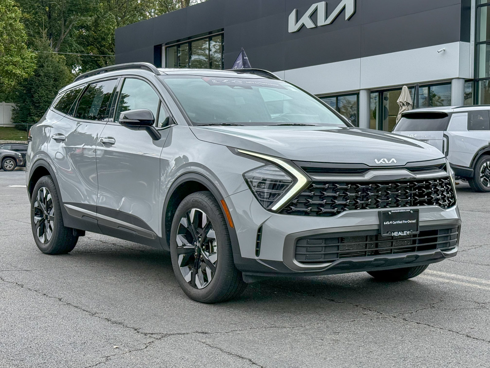 Photo view of 2024 Kia Sportage in Gray